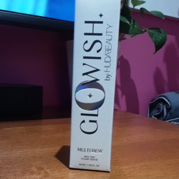 HUDA BEAUTY GloWish Multi Dew Skin Tint - White - Picture 1 of 2
